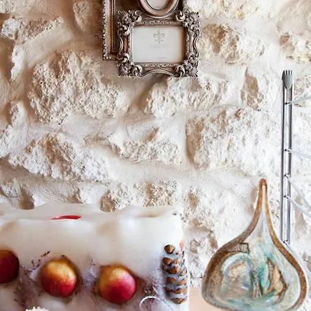 Old Stone House *